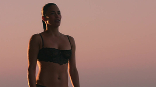 Paula Patton nue - scène de sexe de Traffik (2018)