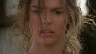 Jeanne Tripplehorn scène de nu dans Waterworld (1995)