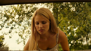 Dianna Agron nue, scène de sexe de The Family (2013)